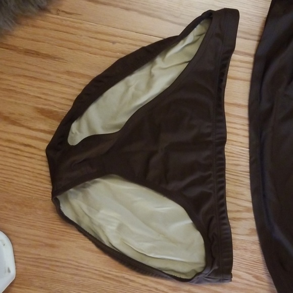 Super flattering maternity swim wear, super cute - Picture 3 of 3